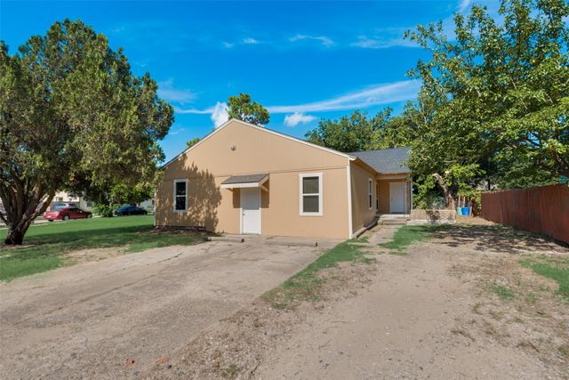 2210 Manor Street, Grand Prairie, TX 75050