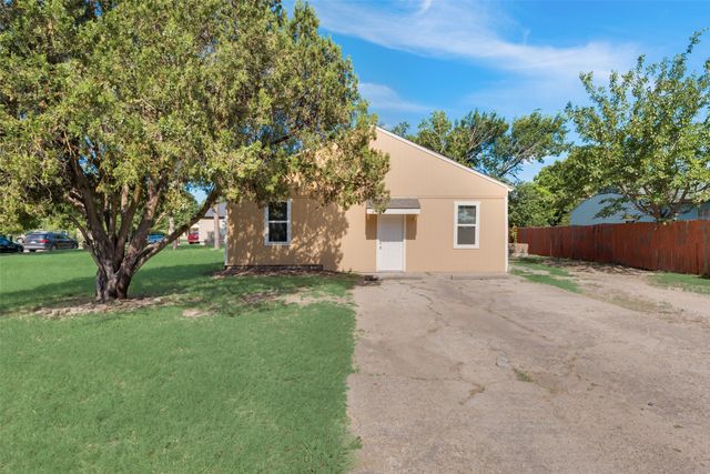 2210 Manor Street, Grand Prairie, TX 75050