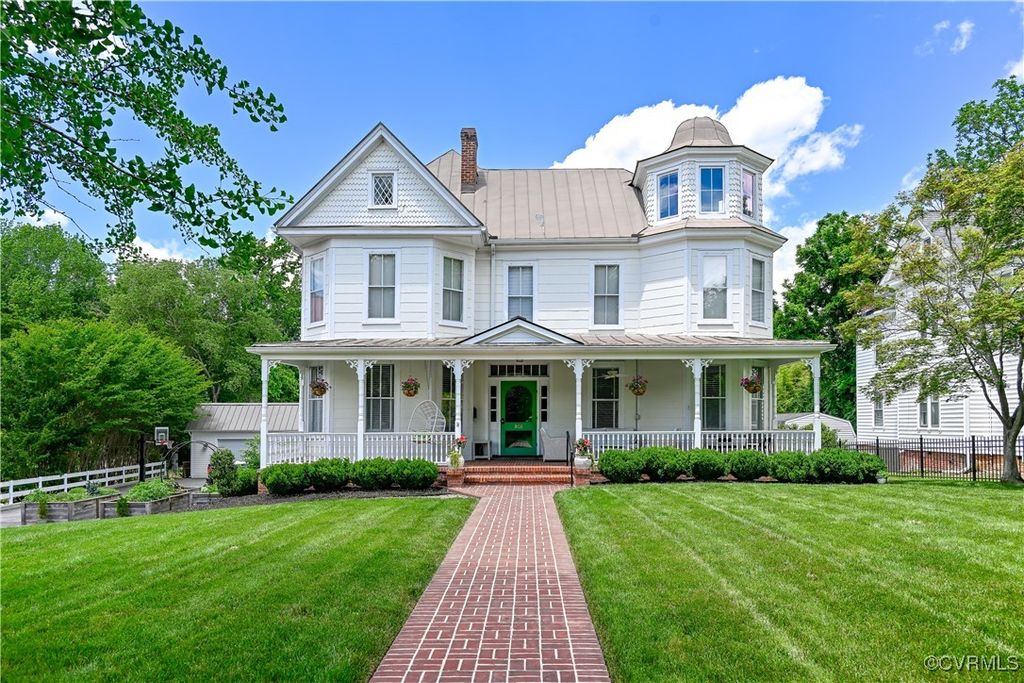 908 High St, Farmville, VA 23901