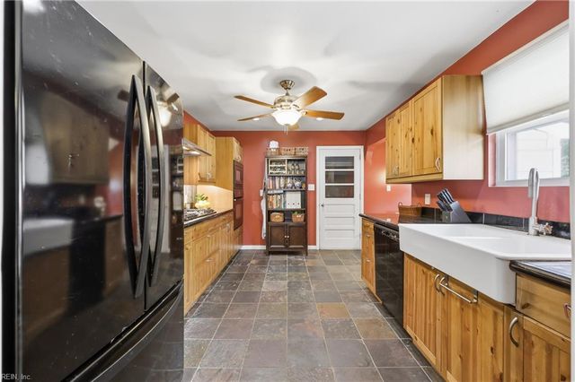 429 Mango DR, Virginia Beach, VA 23452