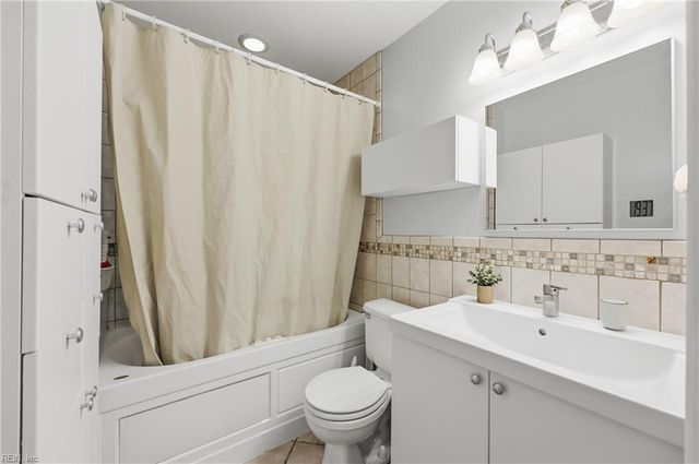 429 Mango DR, Virginia Beach, VA 23452