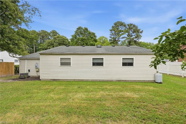 429 Mango DR, Virginia Beach, VA 23452