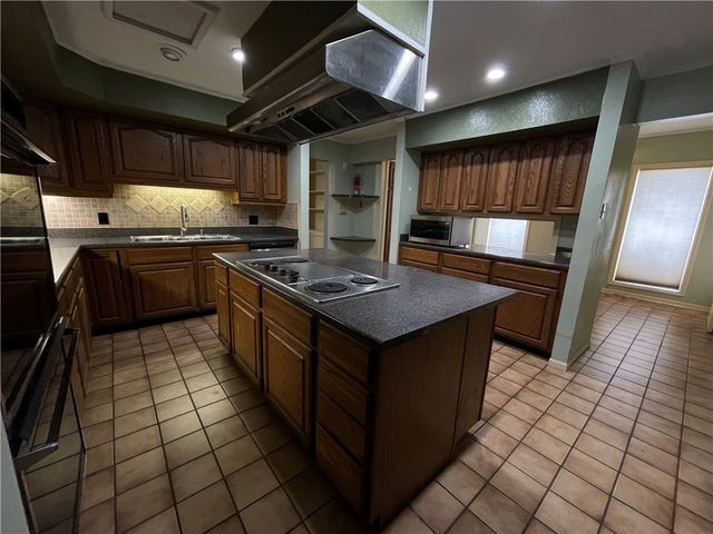 1013 Nile Dr, Corpus Christi, TX 78412