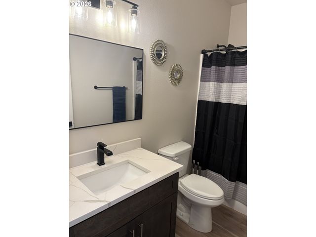 2379 W 9TH Ave, Junction City, OR 97448