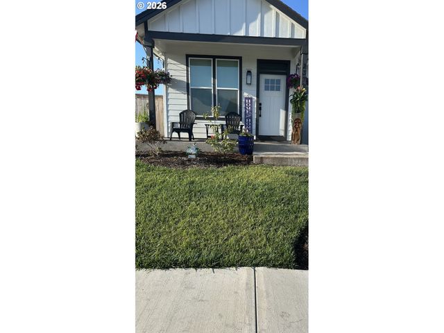 2379 W 9TH Ave, Junction City, OR 97448