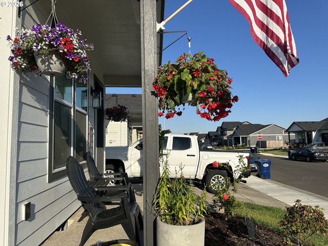 2379 W 9TH Ave, Junction City, OR 97448