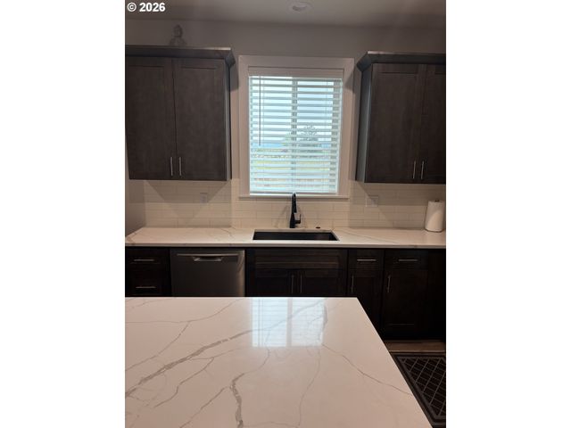 2379 W 9TH Ave, Junction City, OR 97448