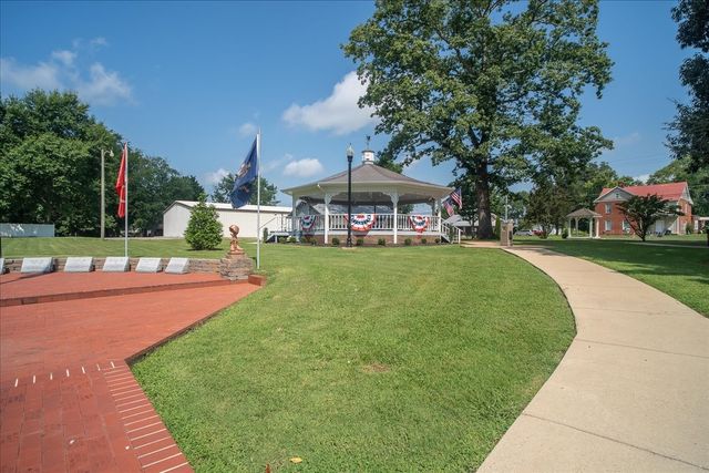 126 Main St, Loretto, TN 38469