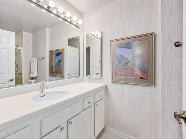 1401 Burr Oak Road 416B, Hinsdale, IL 60521