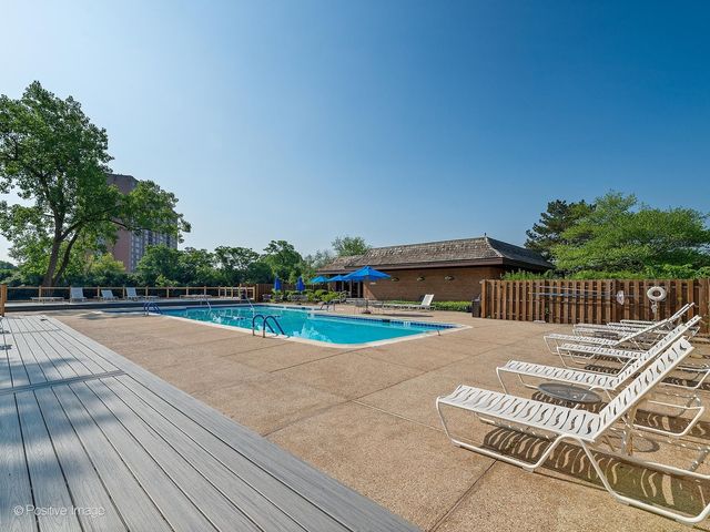 1401 Burr Oak Road 416B, Hinsdale, IL 60521