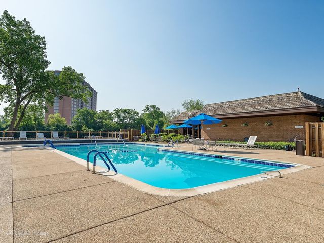 1401 Burr Oak Road 416B, Hinsdale, IL 60521