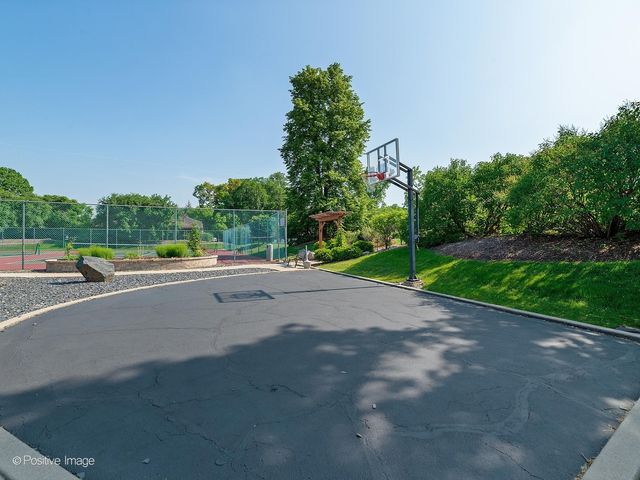 1401 Burr Oak Road 416B, Hinsdale, IL 60521