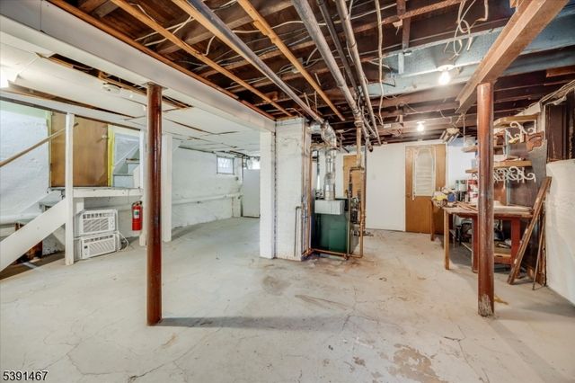 65 E Gouverneur Ave, Rutherford Boro, NJ 07070