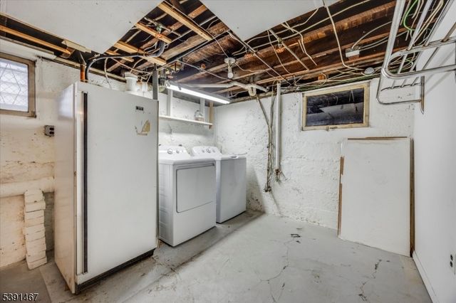 65 E Gouverneur Ave, Rutherford Boro, NJ 07070