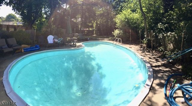 65 E Gouverneur Ave, Rutherford Boro, NJ 07070