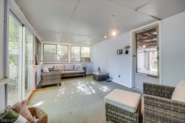 65 E Gouverneur Ave, Rutherford Boro, NJ 07070