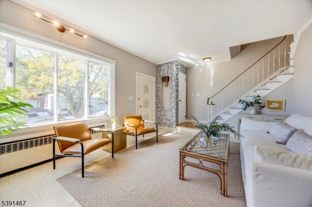 65 E Gouverneur Ave, Rutherford Boro, NJ 07070