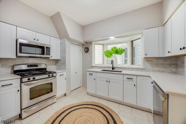 65 E Gouverneur Ave, Rutherford Boro, NJ 07070