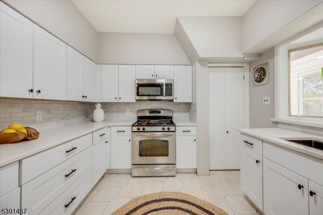 65 E Gouverneur Ave, Rutherford Boro, NJ 07070