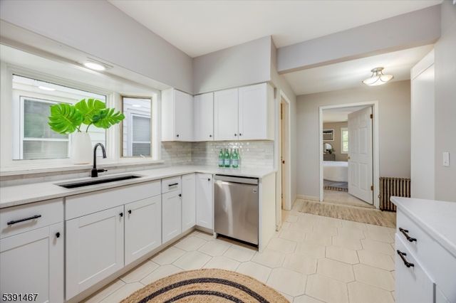 65 E Gouverneur Ave, Rutherford Boro, NJ 07070