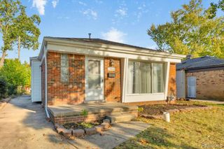 21460 Parklawn Street, Oak Park, MI 48237