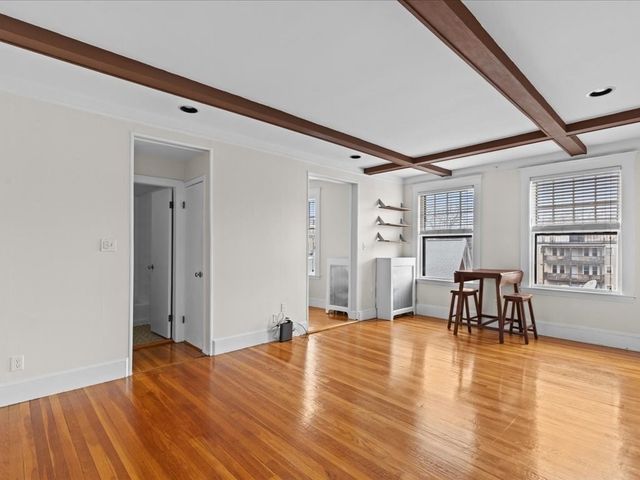 110 Lanark Rd 10, Boston, MA 02135