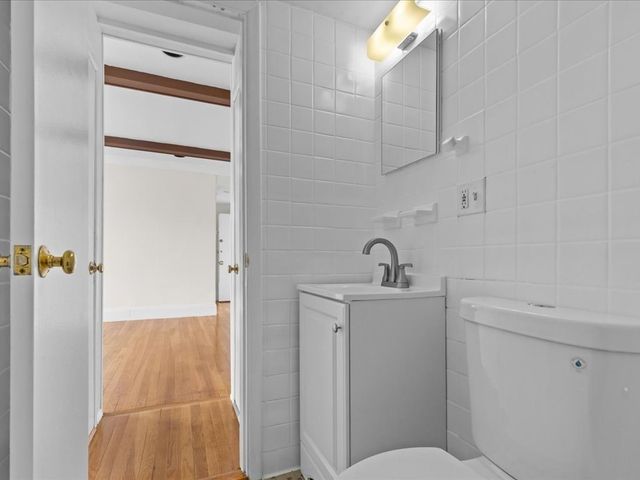 110 Lanark Rd 10, Boston, MA 02135