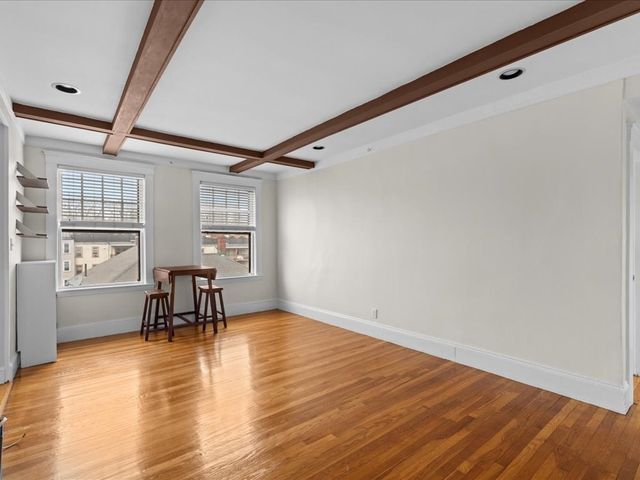 110 Lanark Rd 10, Boston, MA 02135