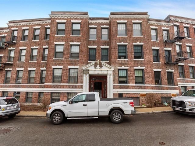 110 Lanark Rd 10, Boston, MA 02135