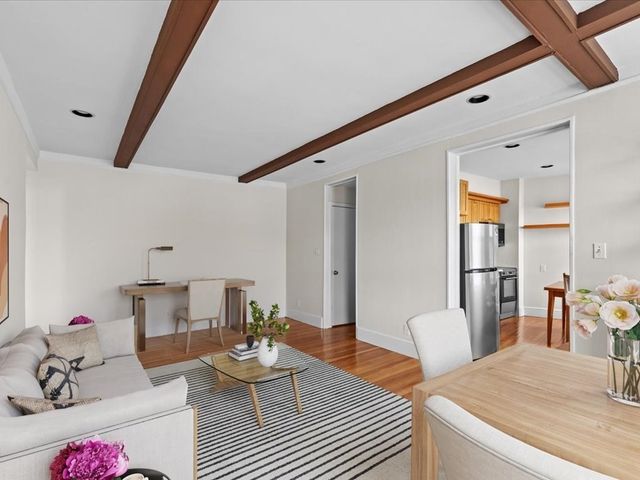 110 Lanark Rd 10, Boston, MA 02135