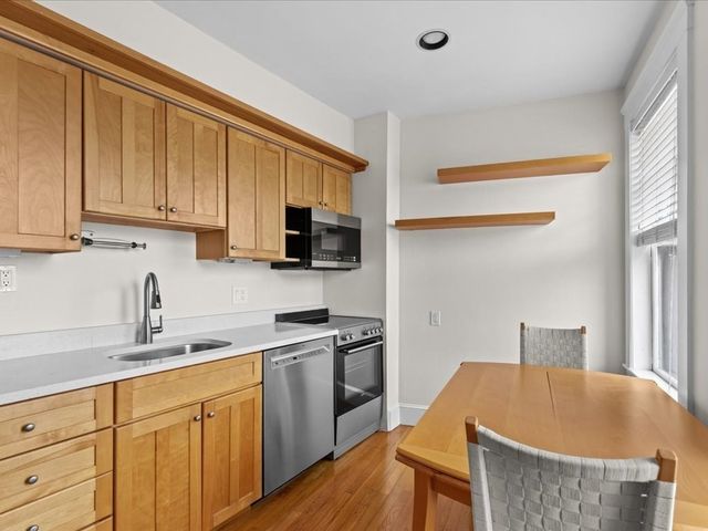 110 Lanark Rd 10, Boston, MA 02135