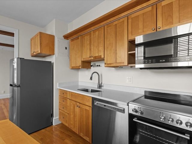 110 Lanark Rd 10, Boston, MA 02135