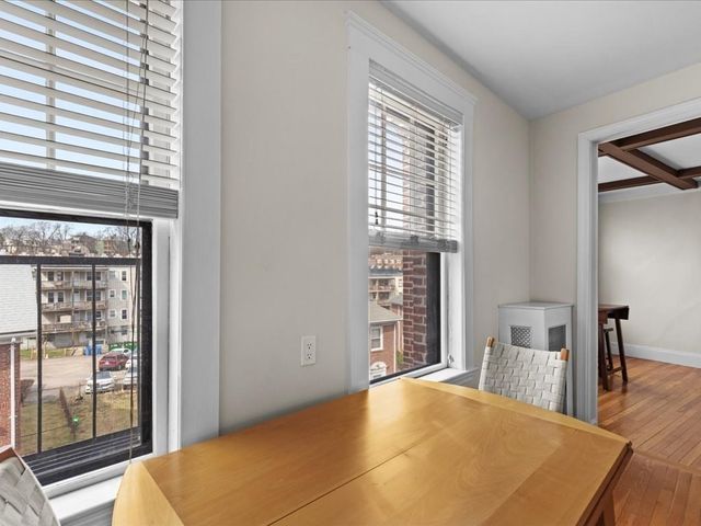 110 Lanark Rd 10, Boston, MA 02135