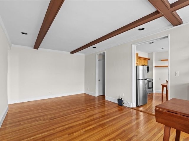 110 Lanark Rd 10, Boston, MA 02135