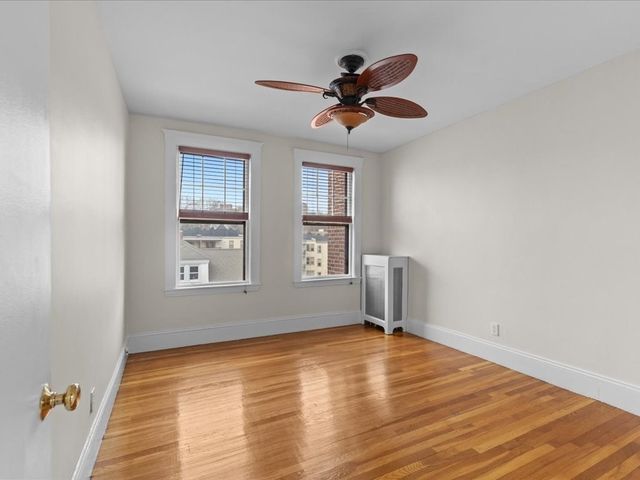 110 Lanark Rd 10, Boston, MA 02135