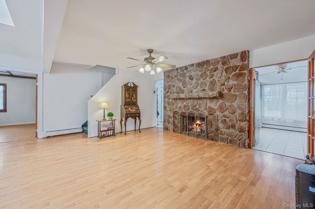 22 Mercury Lane, Levittown, NY 11756