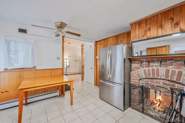 22 Mercury Lane, Levittown, NY 11756