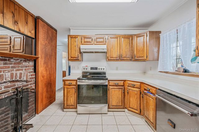 22 Mercury Lane, Levittown, NY 11756