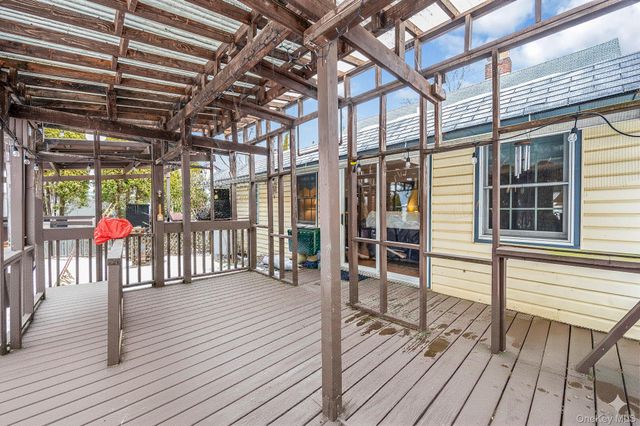 22 Mercury Lane, Levittown, NY 11756