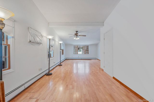 22 Mercury Lane, Levittown, NY 11756