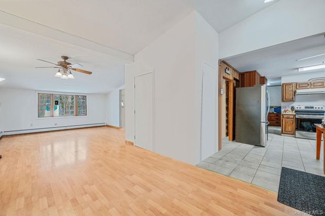 22 Mercury Lane, Levittown, NY 11756