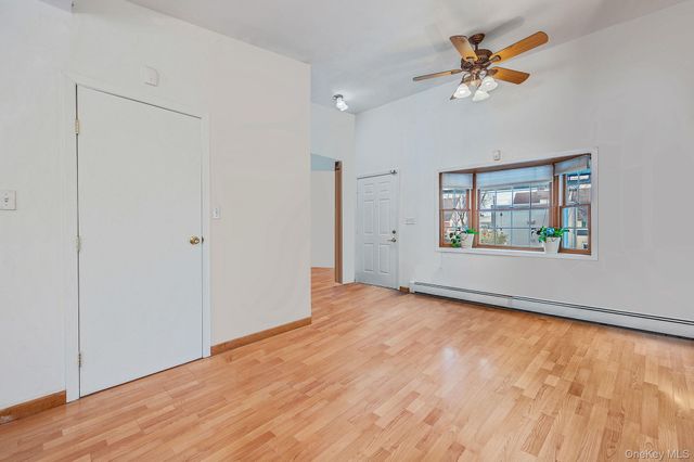 22 Mercury Lane, Levittown, NY 11756