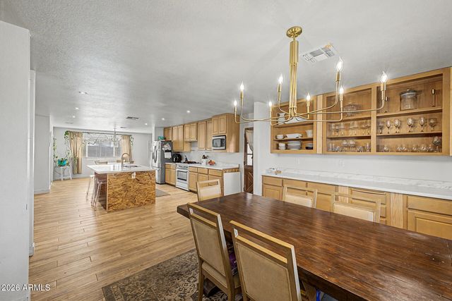399 N APACHE Drive N, Chandler, AZ 85224