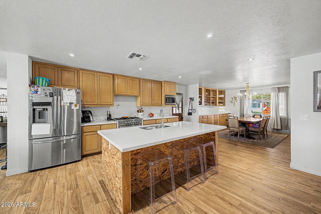 399 N APACHE Drive N, Chandler, AZ 85224