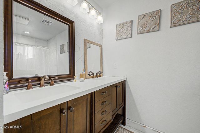 399 N APACHE Drive N, Chandler, AZ 85224