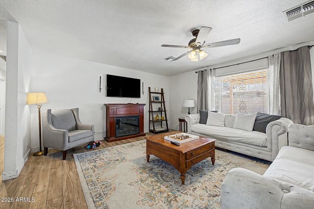 399 N APACHE Drive N, Chandler, AZ 85224