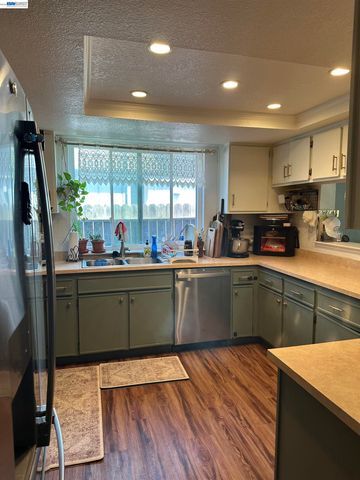 446 Lighthouse Dr, Vallejo, CA 94590