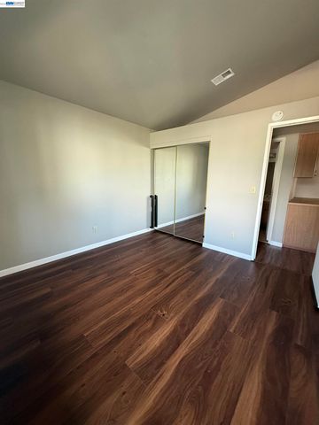 446 Lighthouse Dr, Vallejo, CA 94590