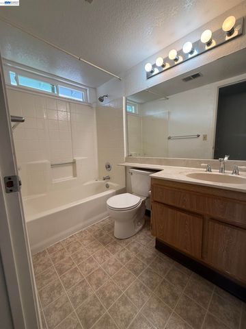 446 Lighthouse Dr, Vallejo, CA 94590