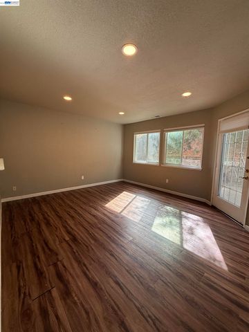 446 Lighthouse Dr, Vallejo, CA 94590